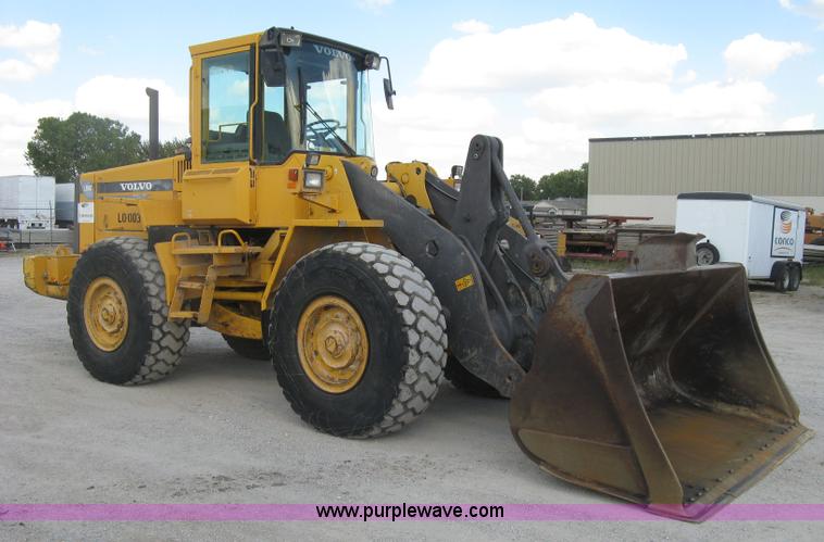 image for item E7990 1999 Volvo L90C wheel loader