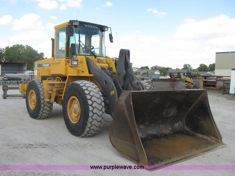 image for item E7990 1999 Volvo L90C wheel loader