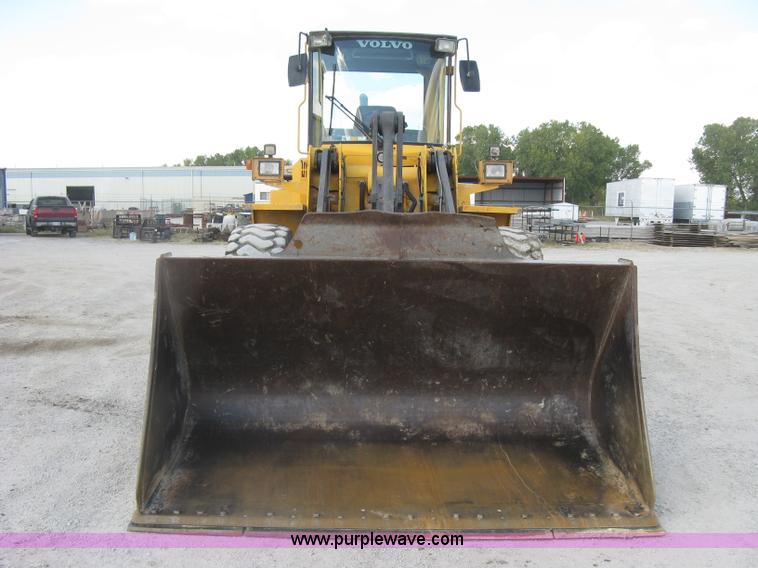 image for item E7990 1999 Volvo L90C wheel loader