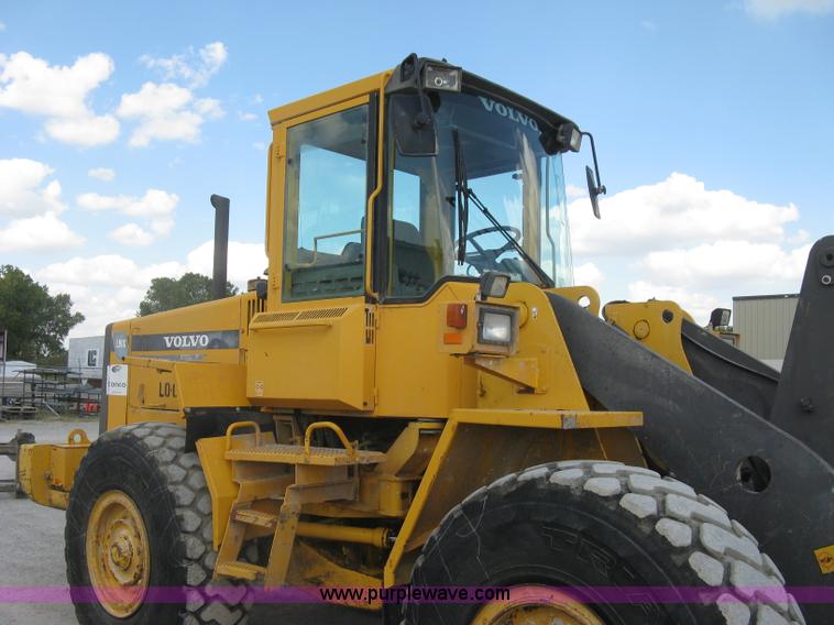 image for item E7990 1999 Volvo L90C wheel loader