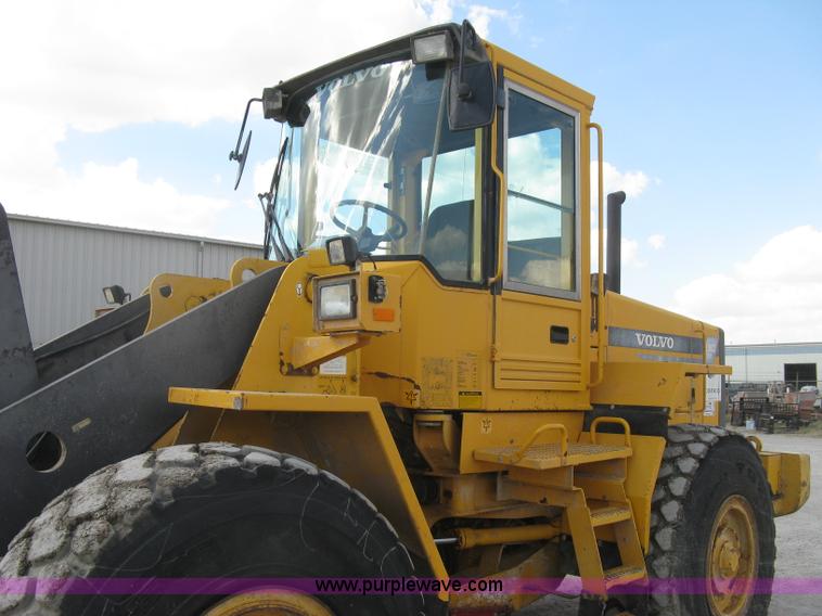 image for item E7990 1999 Volvo L90C wheel loader