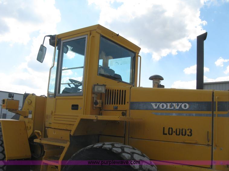 image for item E7990 1999 Volvo L90C wheel loader