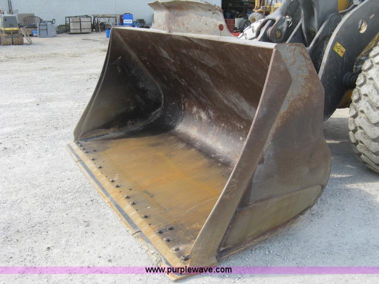 image for item E7990 1999 Volvo L90C wheel loader