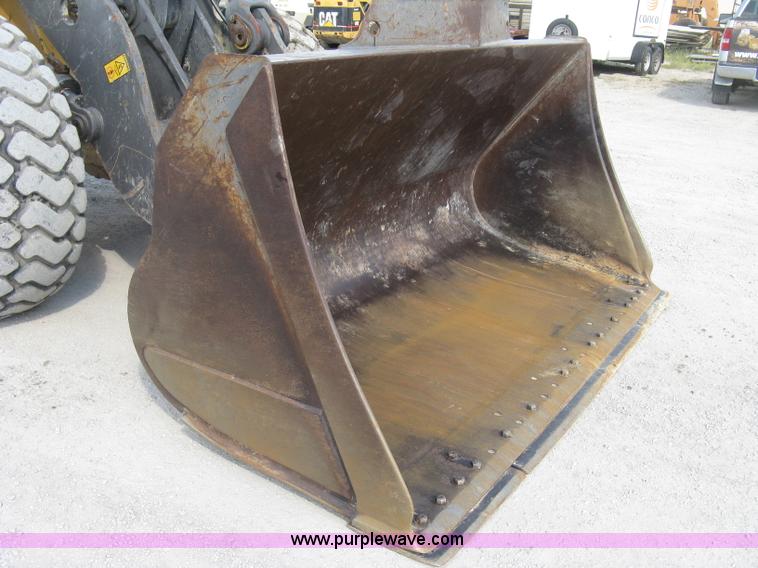 image for item E7990 1999 Volvo L90C wheel loader
