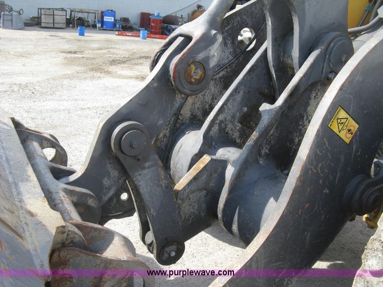 image for item E7990 1999 Volvo L90C wheel loader