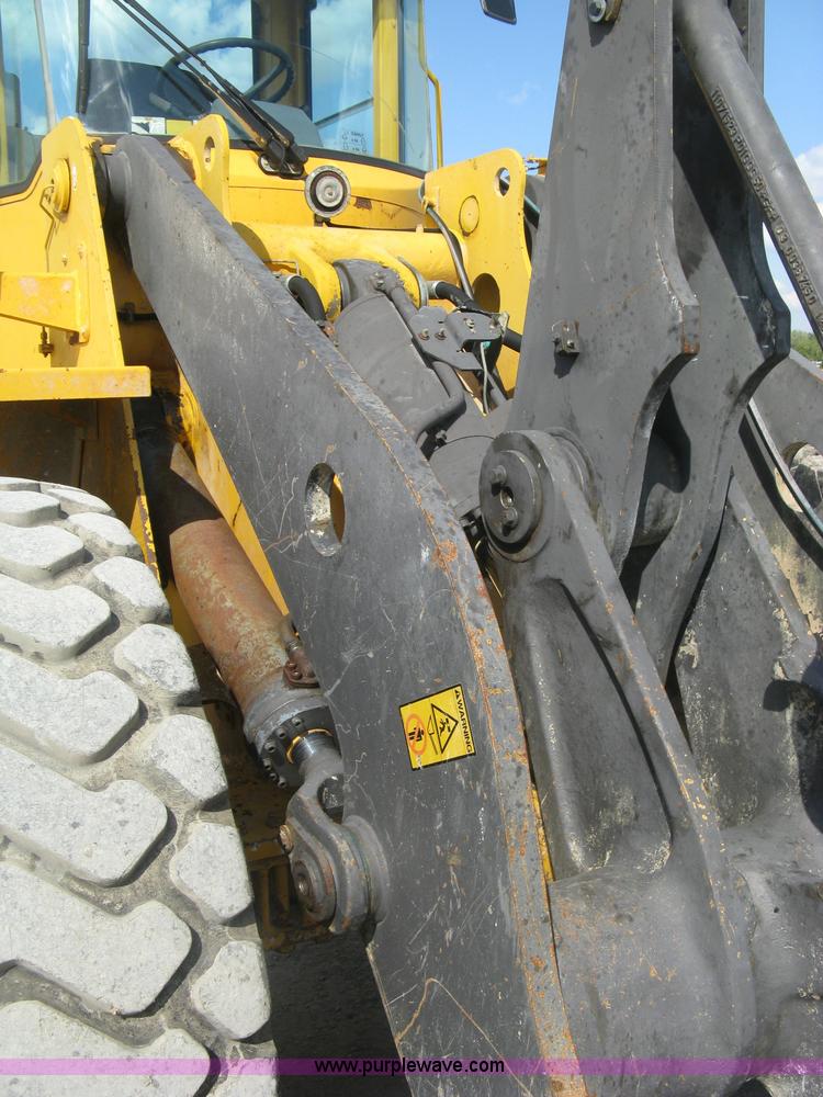 image for item E7990 1999 Volvo L90C wheel loader