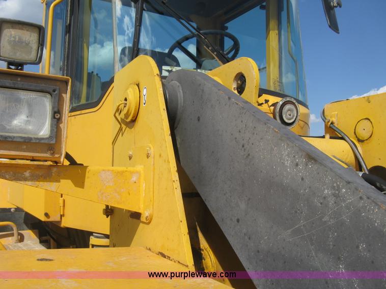 image for item E7990 1999 Volvo L90C wheel loader