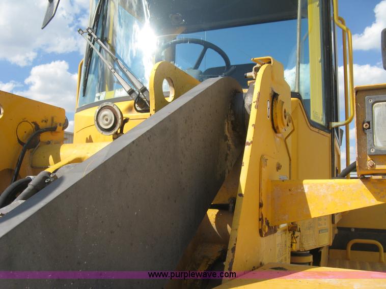image for item E7990 1999 Volvo L90C wheel loader