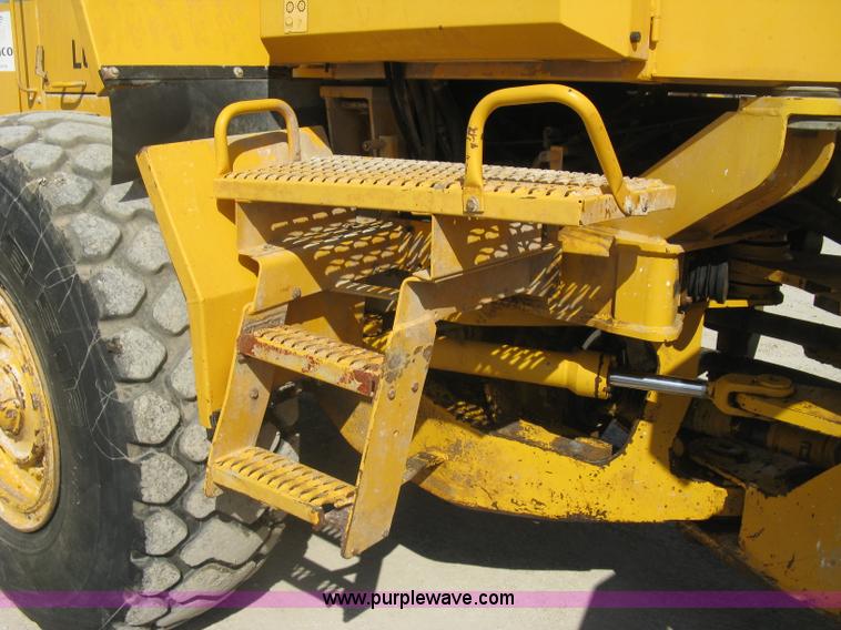 image for item E7990 1999 Volvo L90C wheel loader
