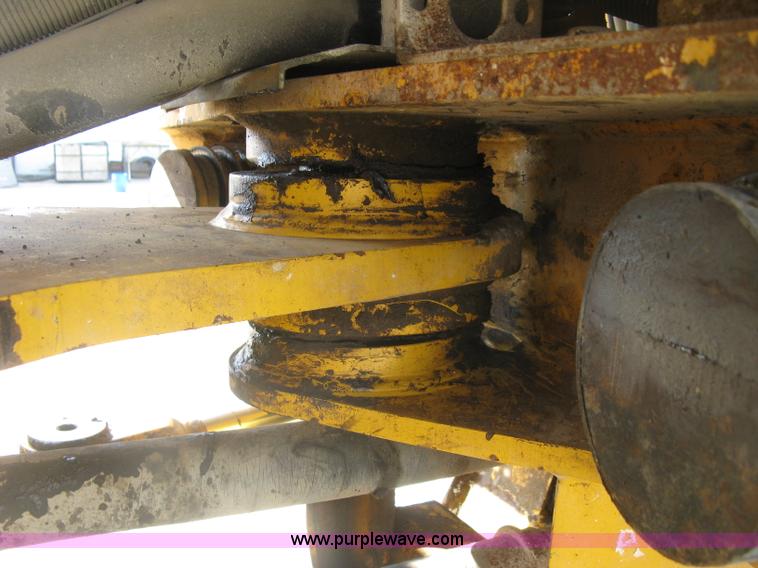 image for item E7990 1999 Volvo L90C wheel loader