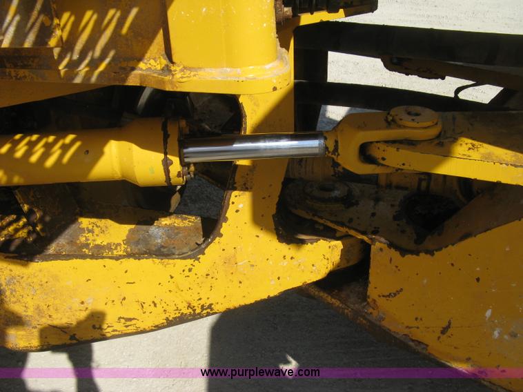 image for item E7990 1999 Volvo L90C wheel loader