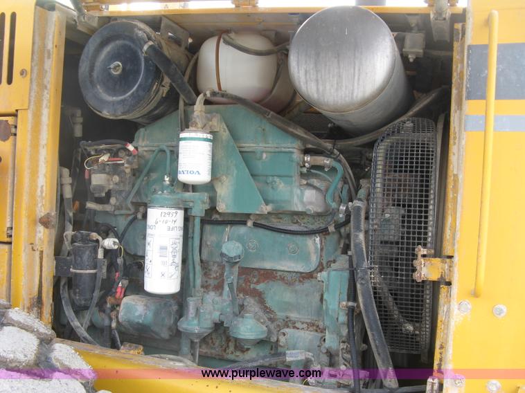 image for item E7990 1999 Volvo L90C wheel loader