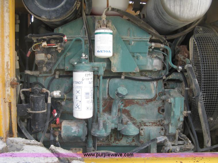 image for item E7990 1999 Volvo L90C wheel loader