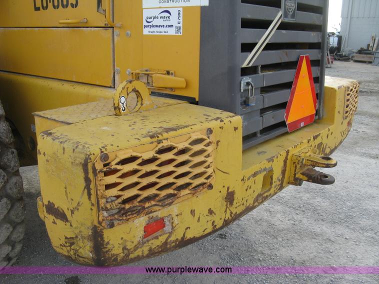 image for item E7990 1999 Volvo L90C wheel loader