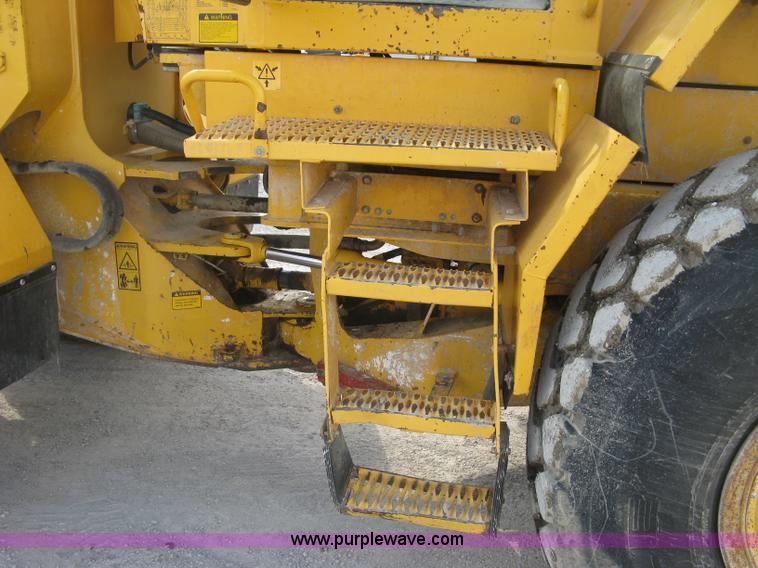 image for item E7990 1999 Volvo L90C wheel loader