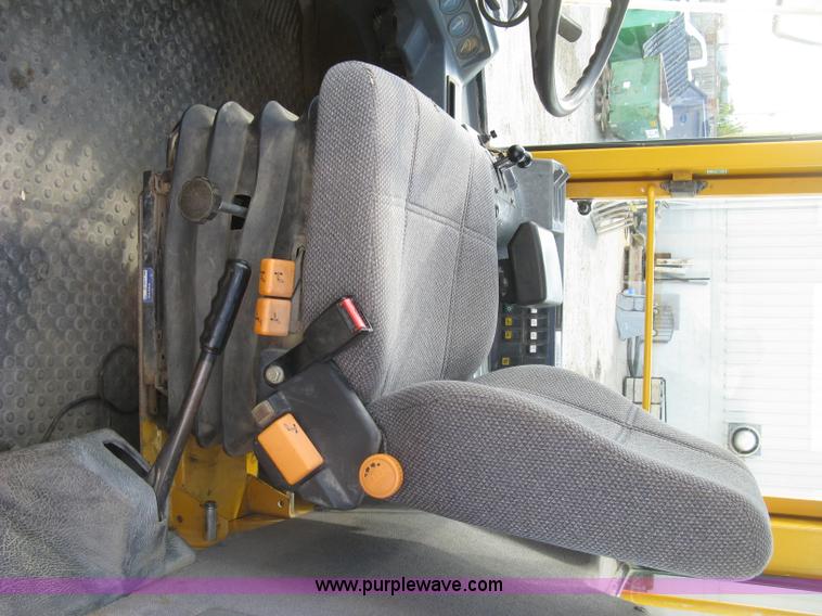 image for item E7990 1999 Volvo L90C wheel loader