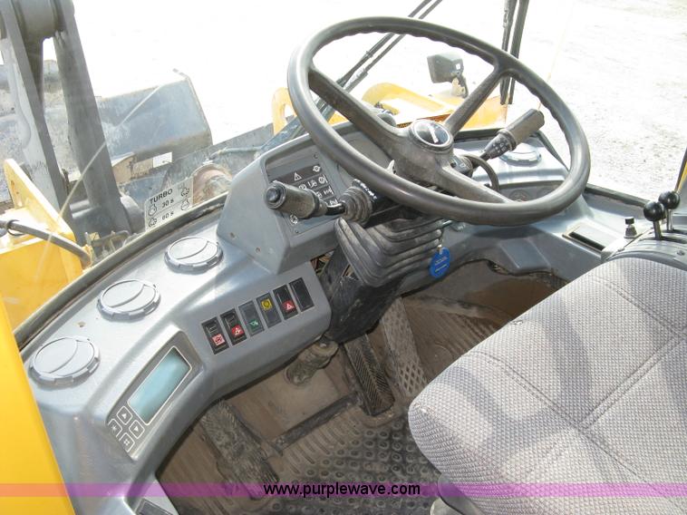 image for item E7990 1999 Volvo L90C wheel loader