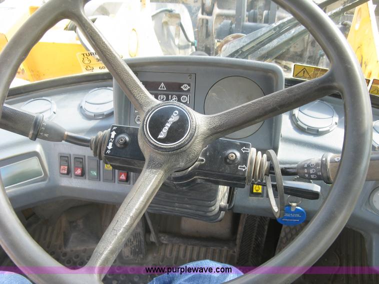 image for item E7990 1999 Volvo L90C wheel loader