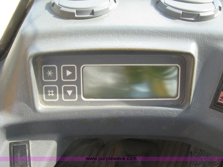 image for item E7990 1999 Volvo L90C wheel loader