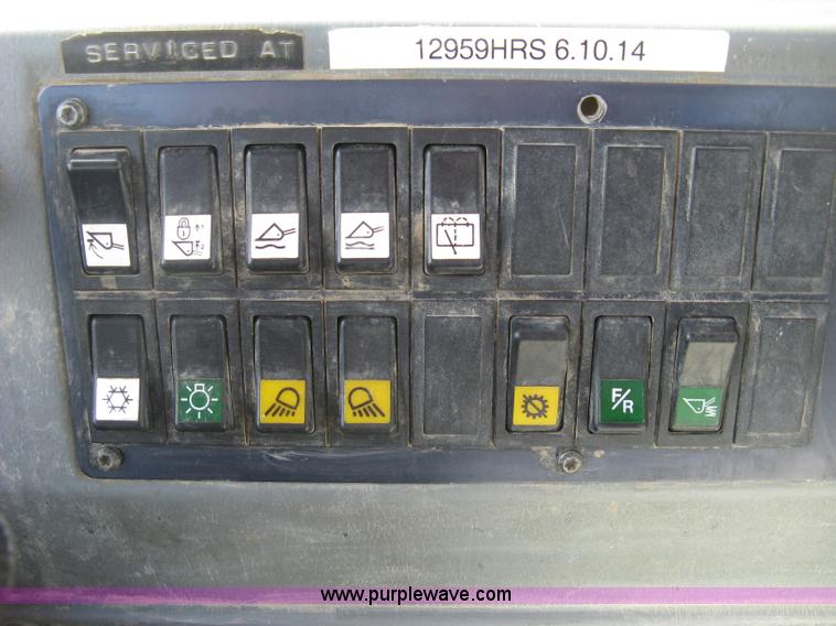 image for item E7990 1999 Volvo L90C wheel loader