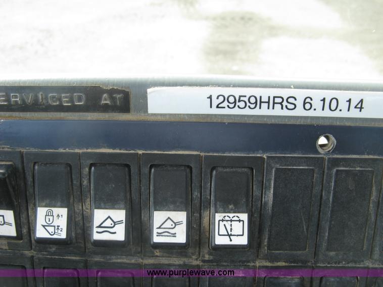 image for item E7990 1999 Volvo L90C wheel loader