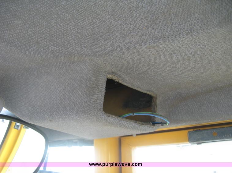 image for item E7990 1999 Volvo L90C wheel loader