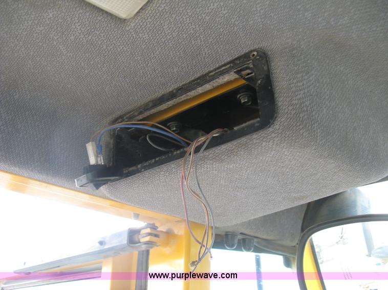 image for item E7990 1999 Volvo L90C wheel loader