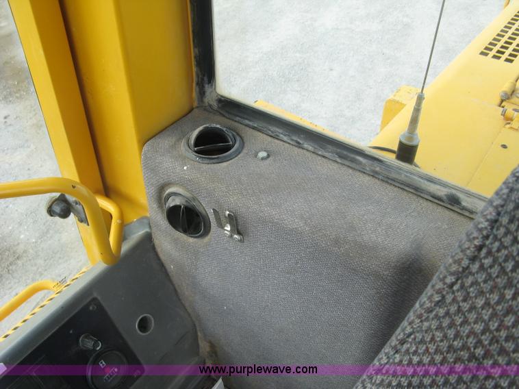 image for item E7990 1999 Volvo L90C wheel loader