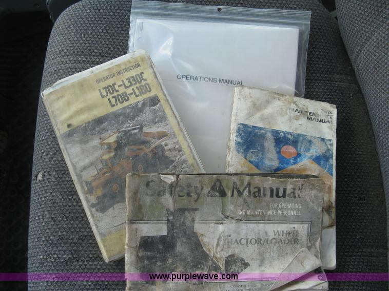 image for item E7990 1999 Volvo L90C wheel loader