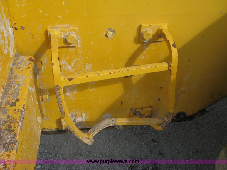 image for item E7990 1999 Volvo L90C wheel loader