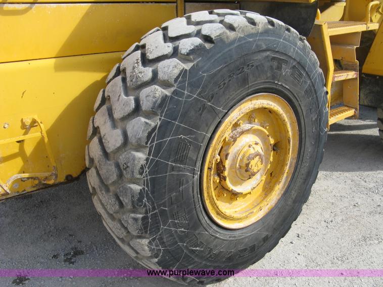 image for item E7990 1999 Volvo L90C wheel loader
