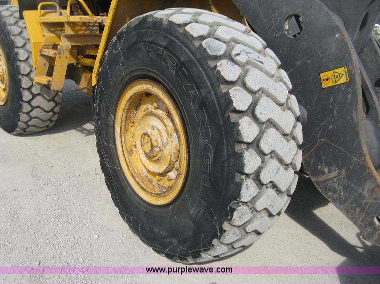 image for item E7990 1999 Volvo L90C wheel loader