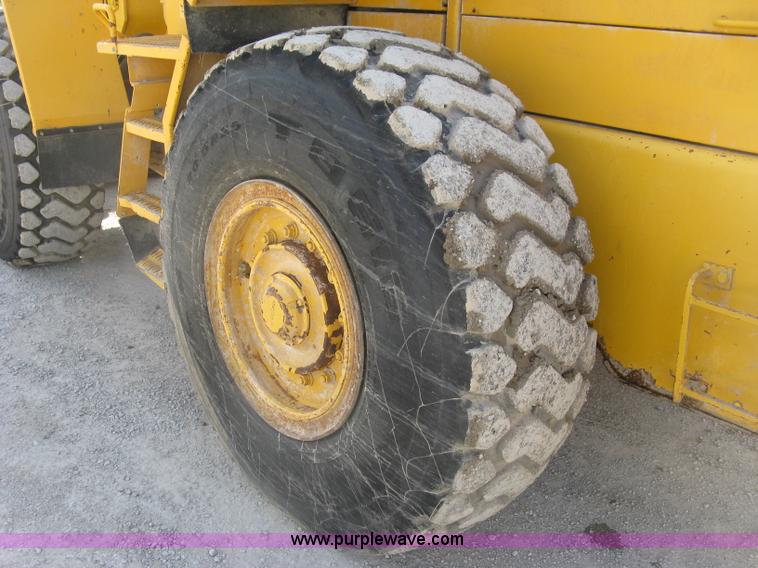 image for item E7990 1999 Volvo L90C wheel loader