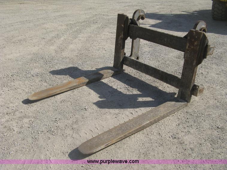 image for item E7990 1999 Volvo L90C wheel loader