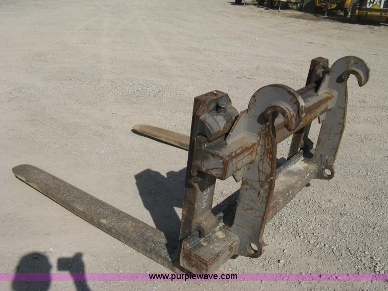 image for item E7990 1999 Volvo L90C wheel loader