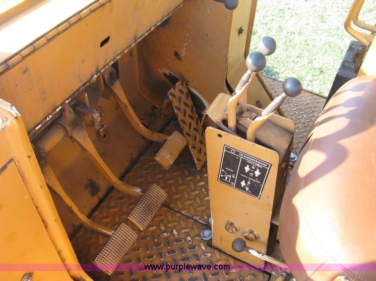 image for item E7998 1991 Case 855D long track loader