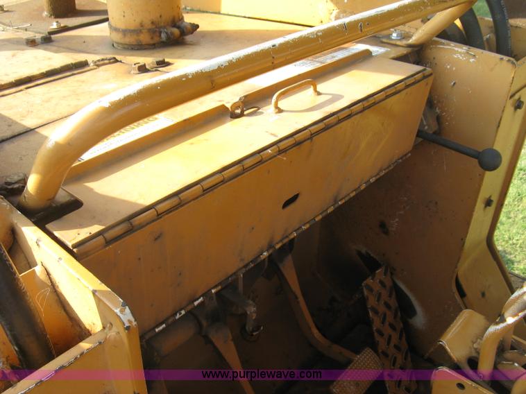 image for item E7998 1991 Case 855D long track loader