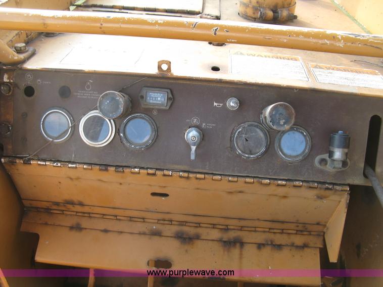 image for item E7998 1991 Case 855D long track loader