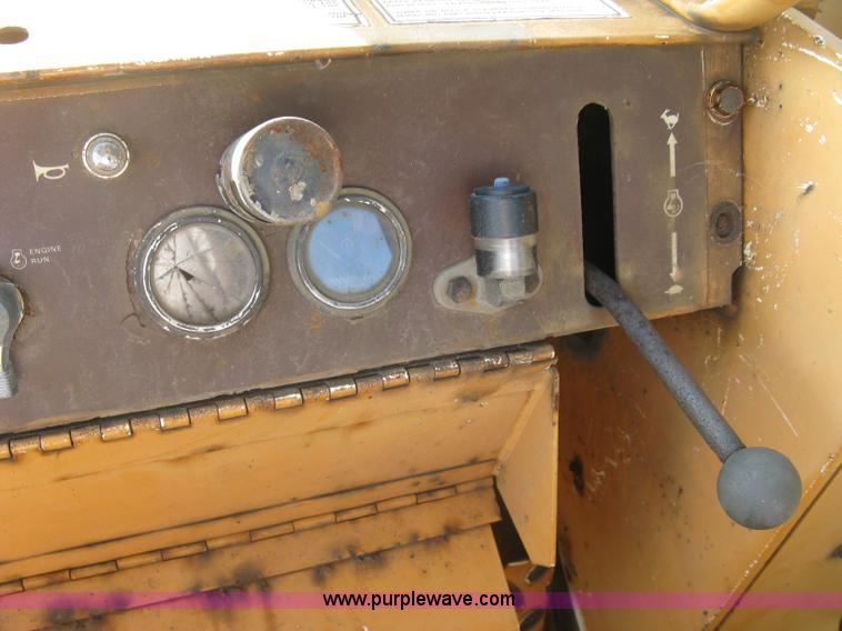 image for item E7998 1991 Case 855D long track loader