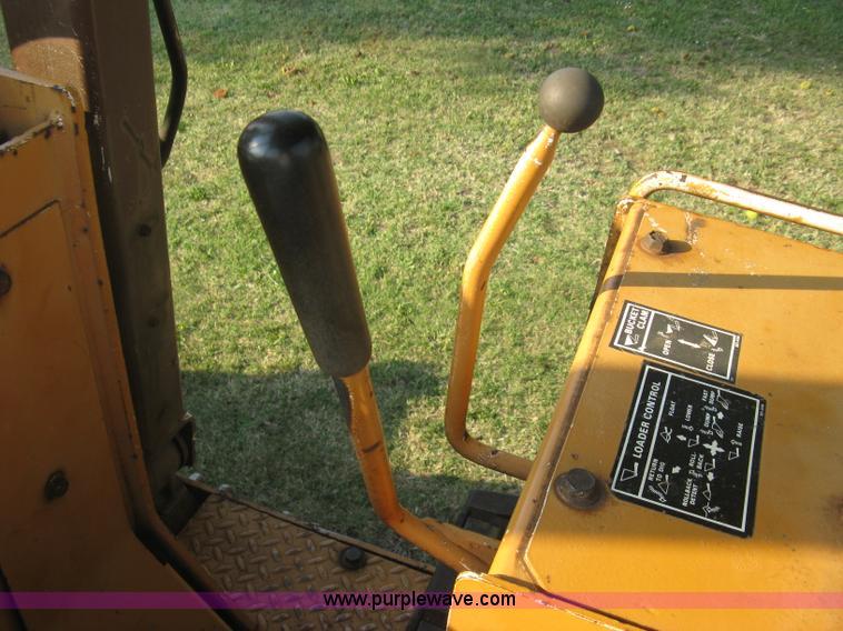 image for item E7998 1991 Case 855D long track loader