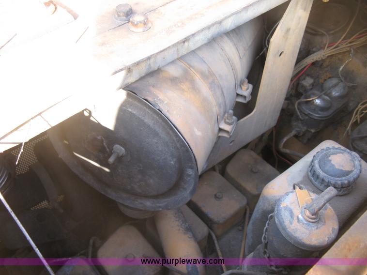 image for item E7998 1991 Case 855D long track loader