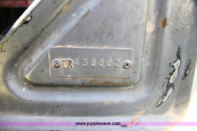 image for item F3355 1995 Mack RD6 rigging truck