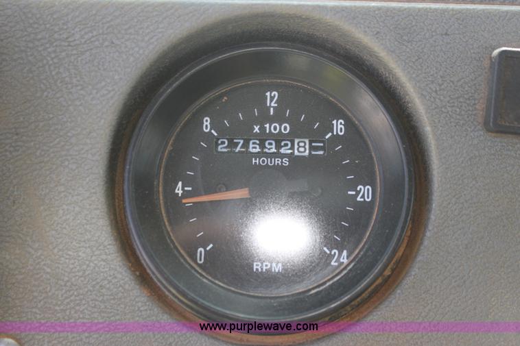 image for item F3355 1995 Mack RD6 rigging truck