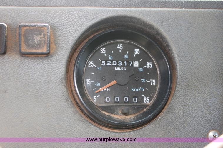 image for item F3355 1995 Mack RD6 rigging truck