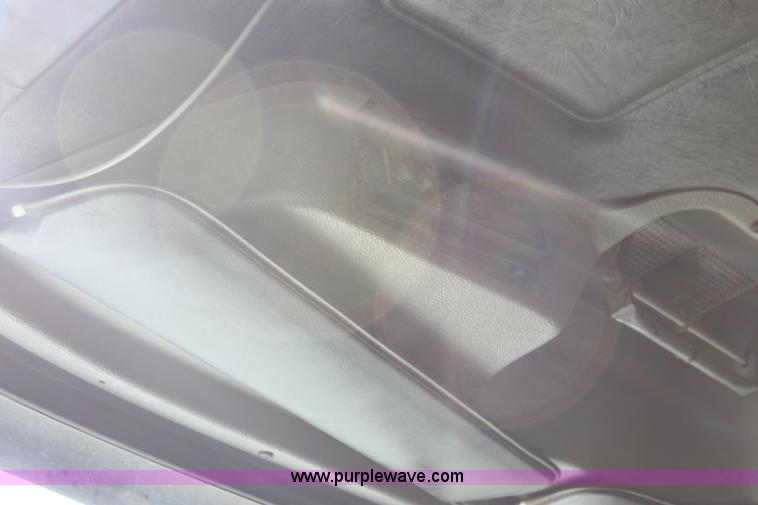 image for item F3355 1995 Mack RD6 rigging truck