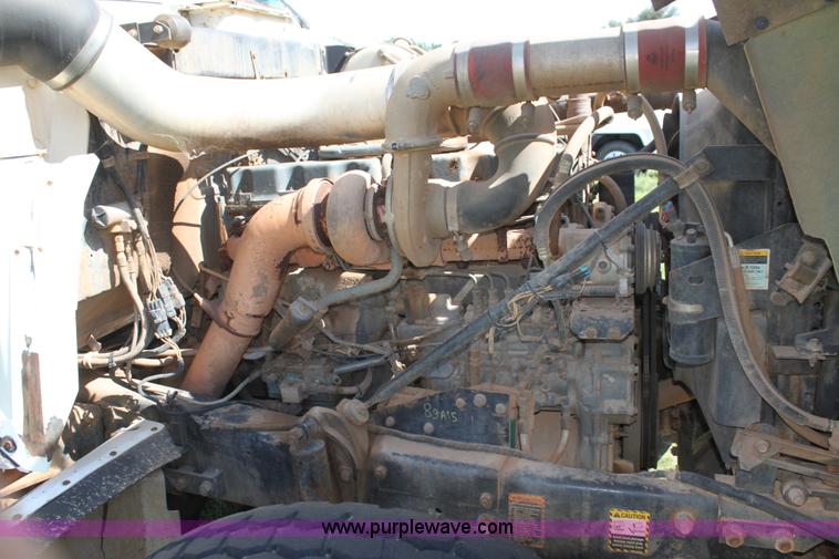 image for item F3355 1995 Mack RD6 rigging truck