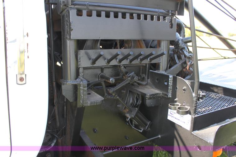 image for item F3355 1995 Mack RD6 rigging truck