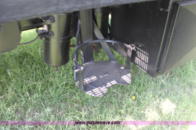 image for item F3355 1995 Mack RD6 rigging truck