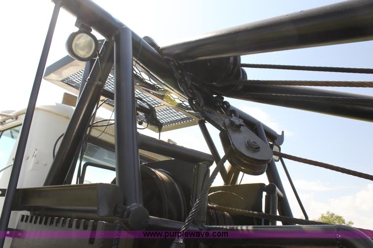 image for item F3355 1995 Mack RD6 rigging truck