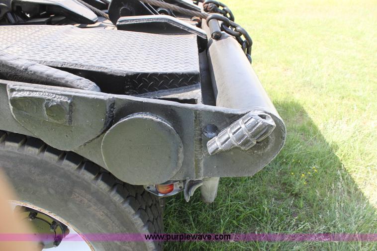 image for item F3355 1995 Mack RD6 rigging truck